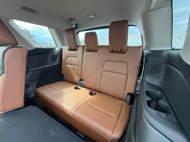 2025 Nissan Pathfinder Platinum photo 16
