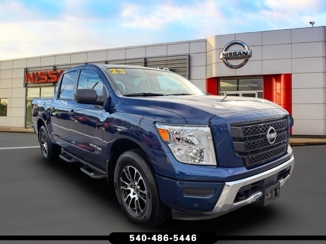 2023 Nissan Titan SV's photo
