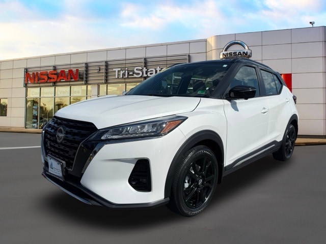 2023 Nissan Kicks SR photo 2