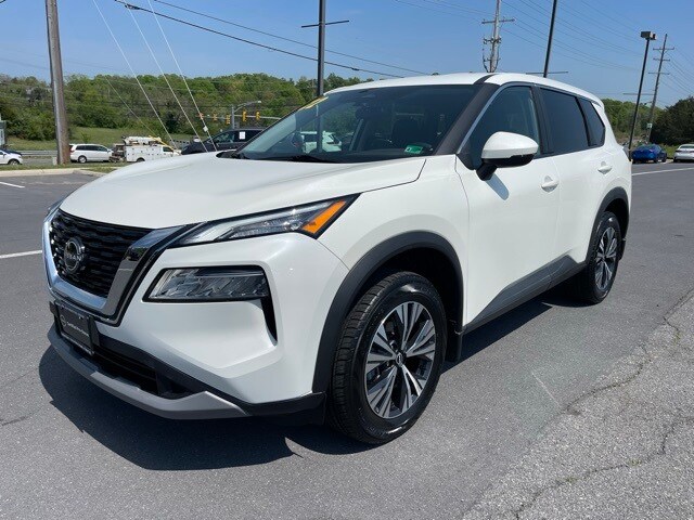 2022 Nissan Rogue SV photo 2