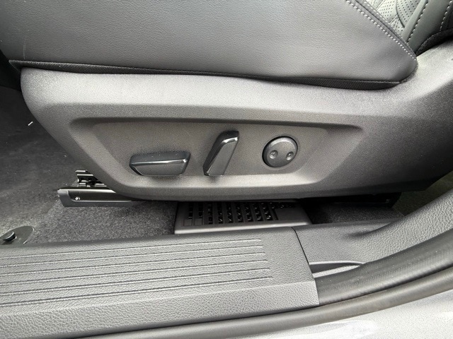 2026 Nissan Rogue Platinum photo 13