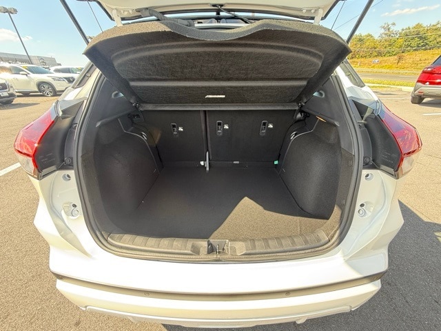 2023 Nissan Kicks SR photo 17