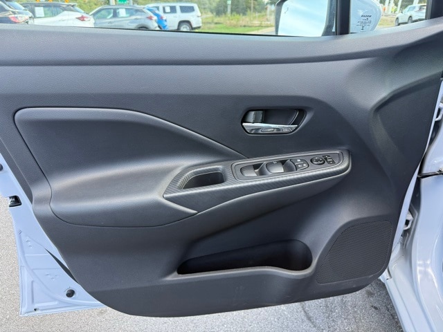 2024 Nissan Versa 1.6 SV photo 11