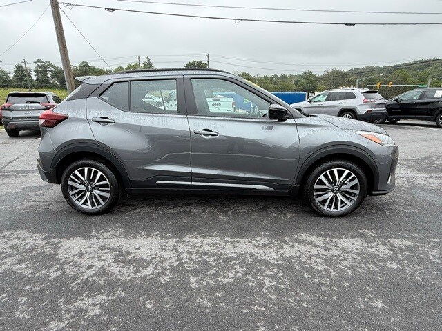 2024 Nissan Kicks SR photo 4