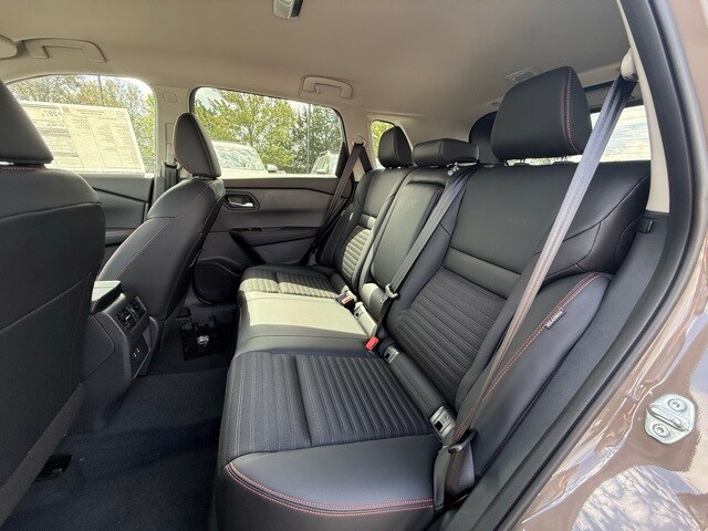 2026 Nissan Rogue SV photo 13