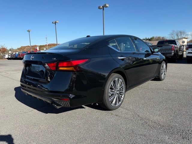 2025 Nissan Altima SL photo 4