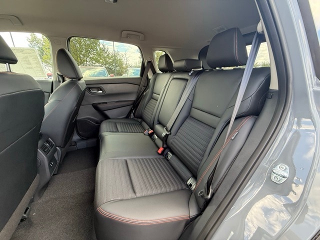 2026 Nissan Rogue SV photo 14