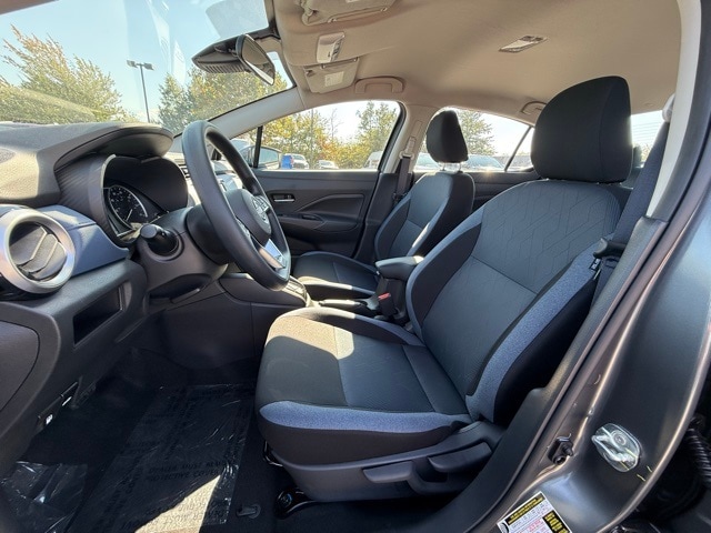 2025 Nissan Versa SV photo 11