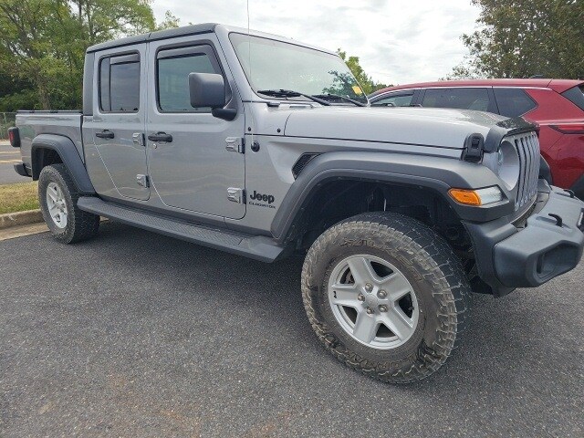 2020 Jeep Gladiator Sport photo 2