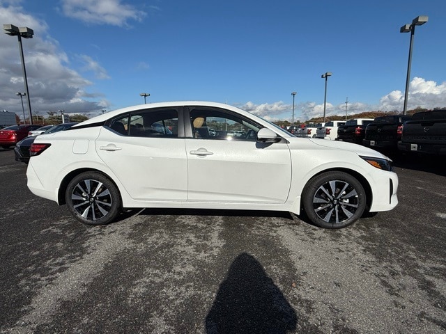 2025 Nissan Sentra SV photo 4