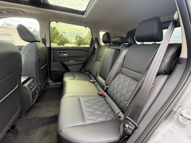2026 Nissan Rogue Platinum photo 15