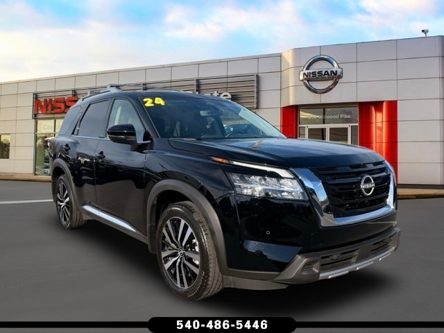 2024 Nissan Pathfinder Platinum's photo