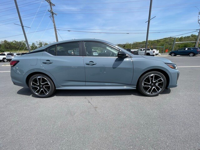 2025 Nissan Sentra SR photo 4