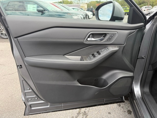 2026 Nissan Rogue Platinum photo 9