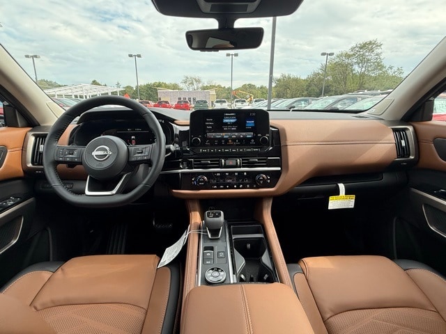 2025 Nissan Pathfinder Platinum photo 21