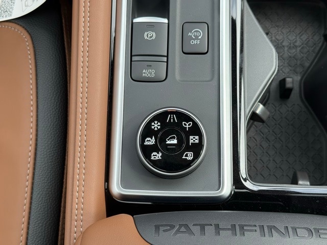 2025 Nissan Pathfinder Platinum photo 30