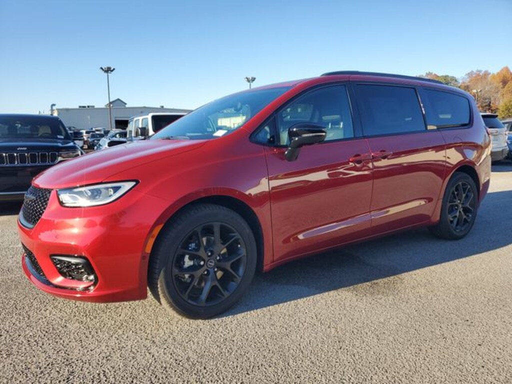 New 2026 Chrysler Pacifica LIMITED Passenger Van