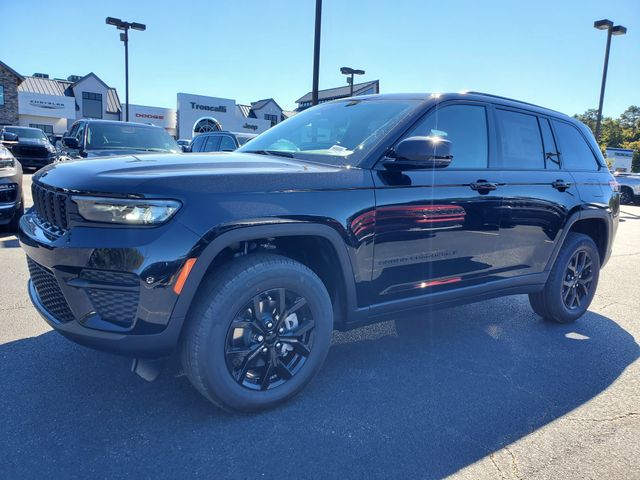 2025 Jeep Grand Cherokee Altitude photo 3