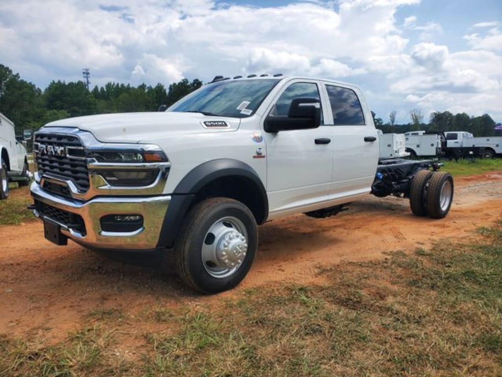 New 2025 Ram 5500 Chassis Cab 5500 TRADESMAN CHASSIS CREW CAB 4X4 84' CA Pickup
