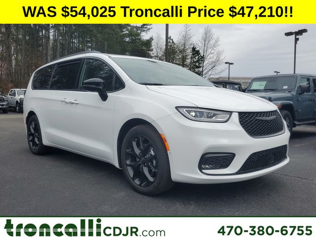 2026 Chrysler Pacifica Passenger Van 