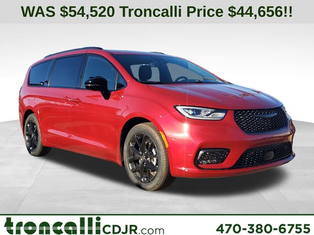 2026 Chrysler Pacifica Limited's photo