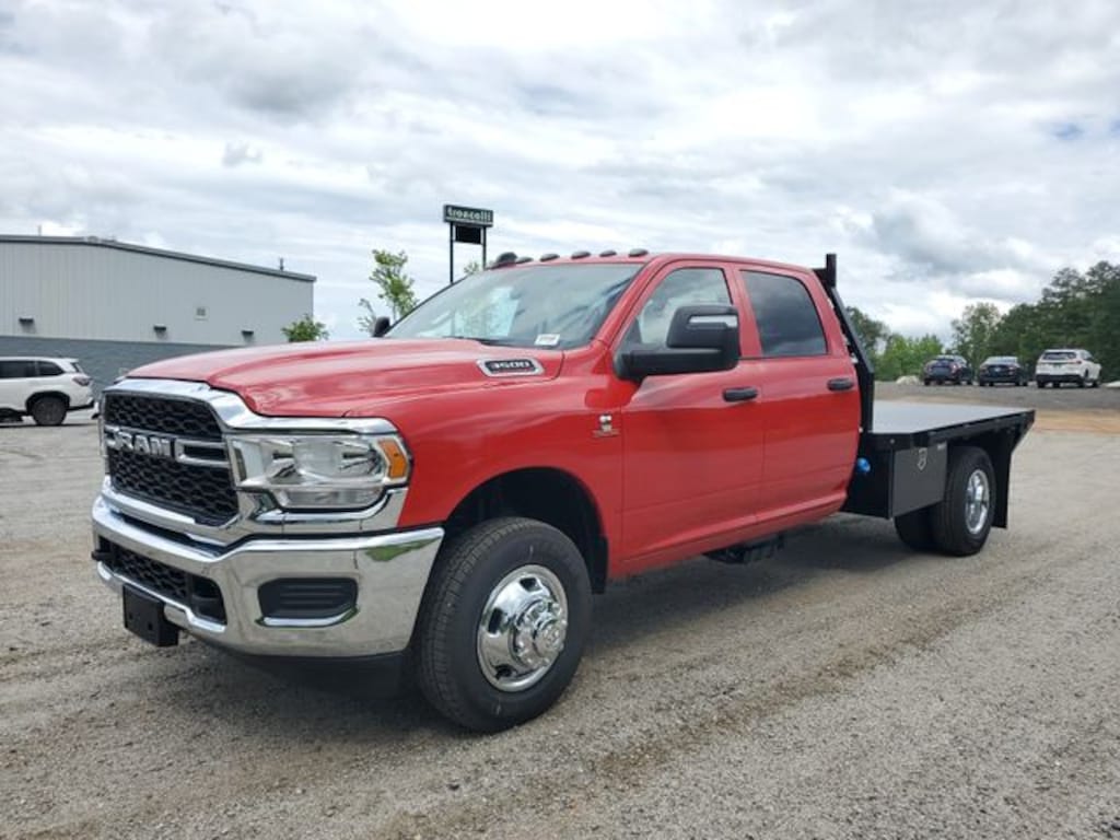 New 2024 Ram 3500 Chassis Cab 3500 TRADESMAN CREW CAB CHASSIS 4X4 60' CA Pickup
