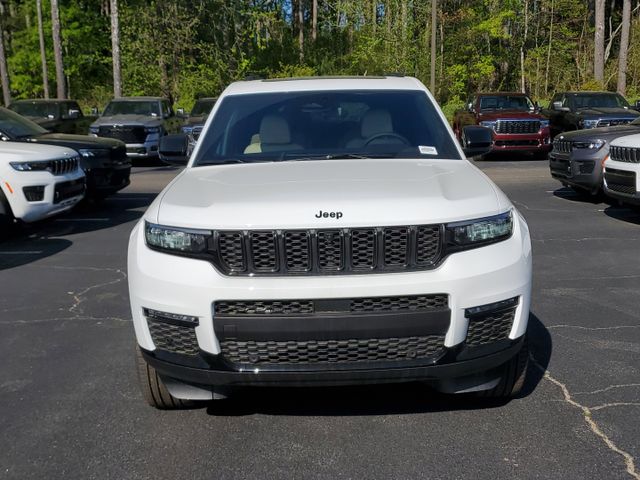 2025 Jeep Grand Cherokee Limited photo 2