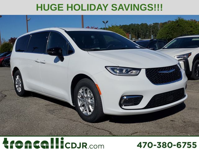 2026 Chrysler Pacifica Select's photo