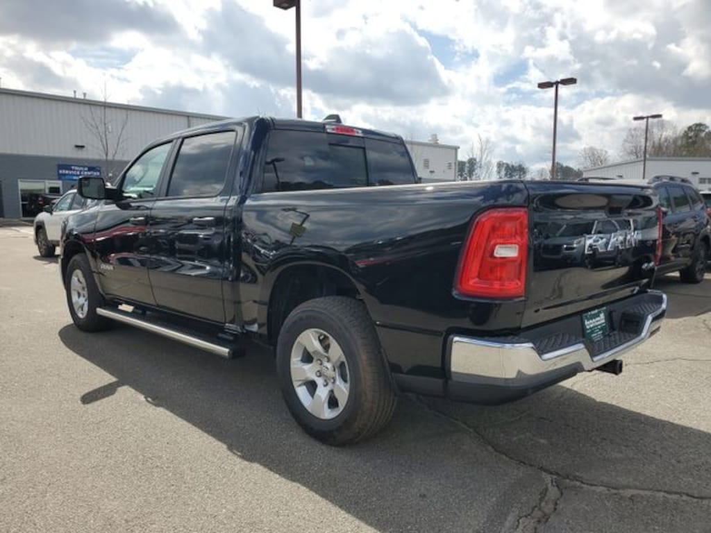 New 2026 Ram 1500 TRADESMAN CREW CAB 4X4 5'7 BOX Pickup