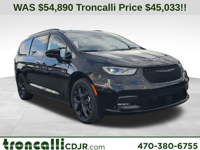 2026 Chrysler Pacifica Limited's photo