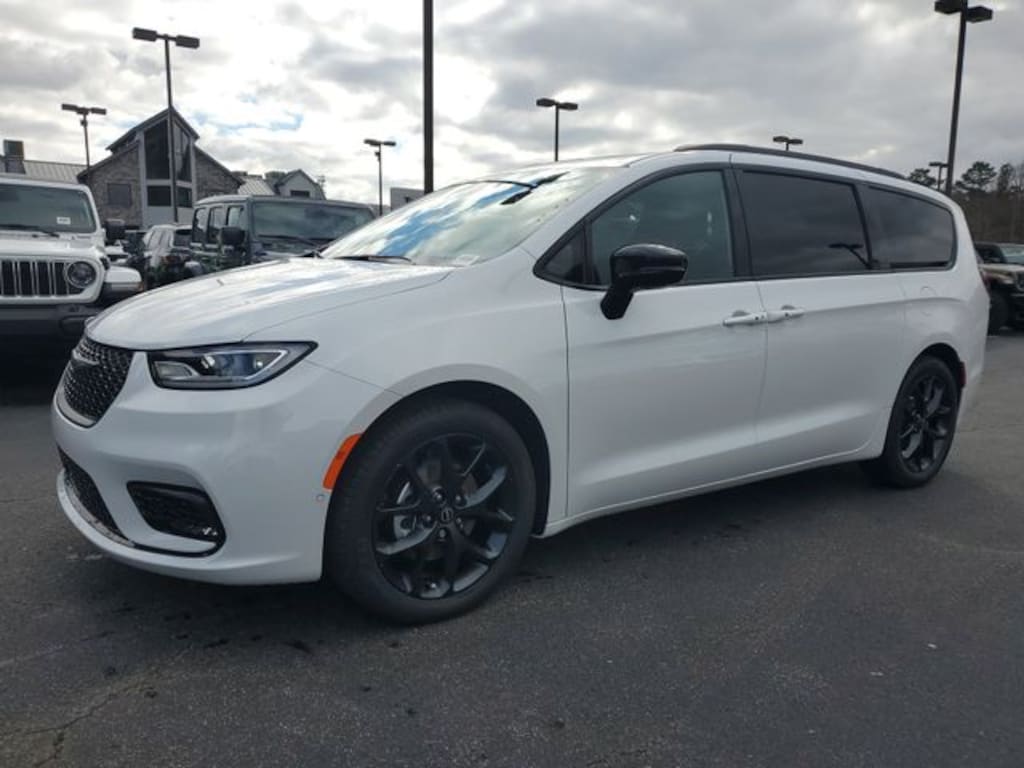 New 2026 Chrysler Pacifica LIMITED Passenger Van