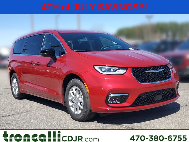 2026 Chrysler Pacifica Select's photo