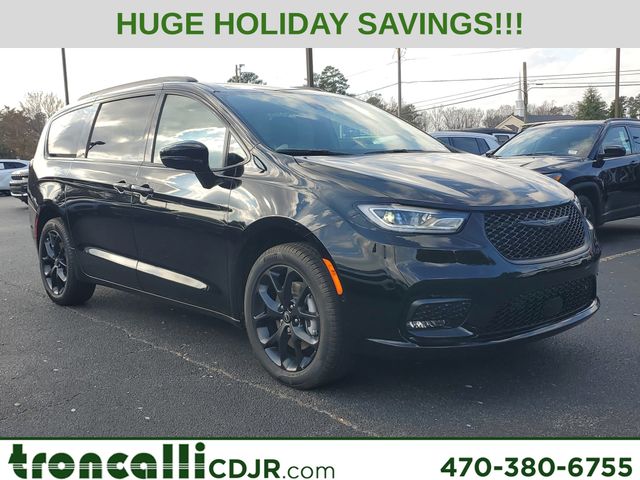 2026 Chrysler Pacifica Select's photo