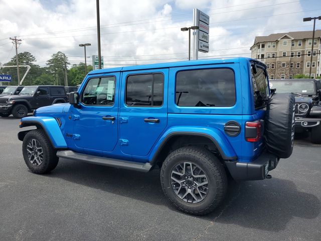 2025 Jeep Wrangler Sahara photo 4
