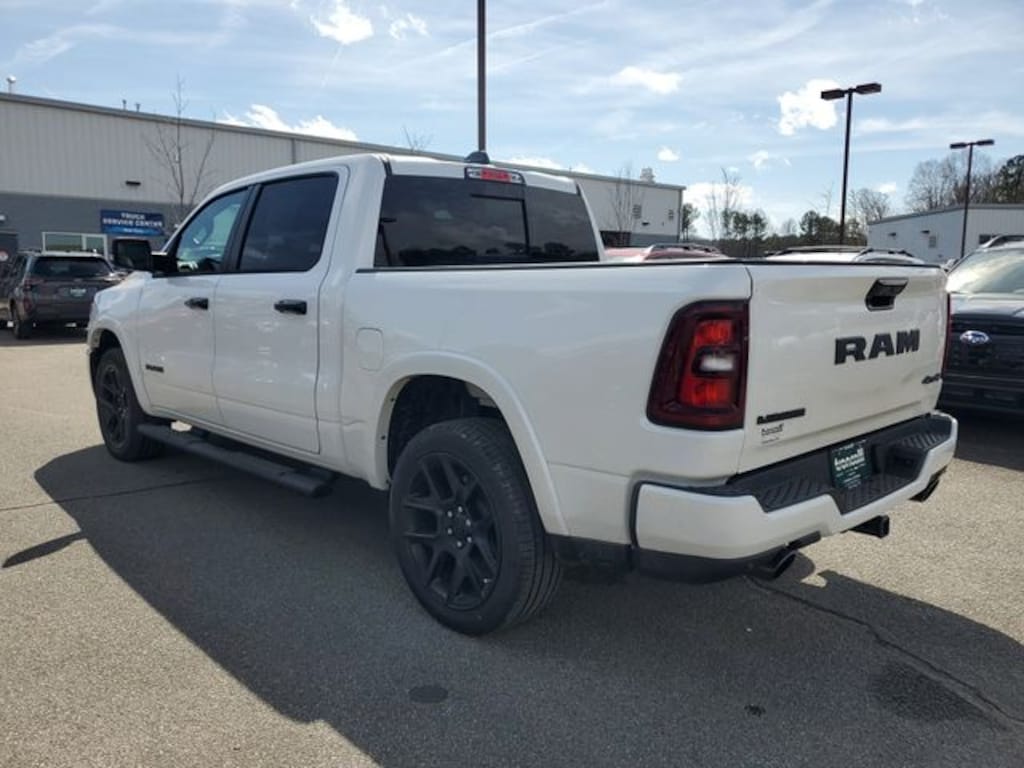 New 2026 Ram 1500 LARAMIE CREW CAB 4X4 5'7 BOX Pickup