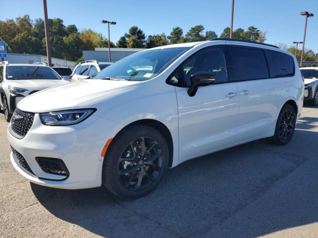 New 2026 Chrysler Pacifica LIMITED Passenger Van