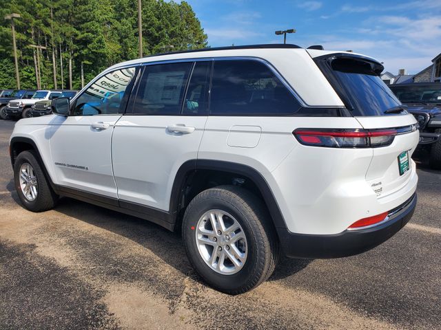 2025 Jeep Grand Cherokee Laredo photo 4