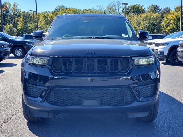 2025 Jeep Grand Cherokee Altitude photo 2