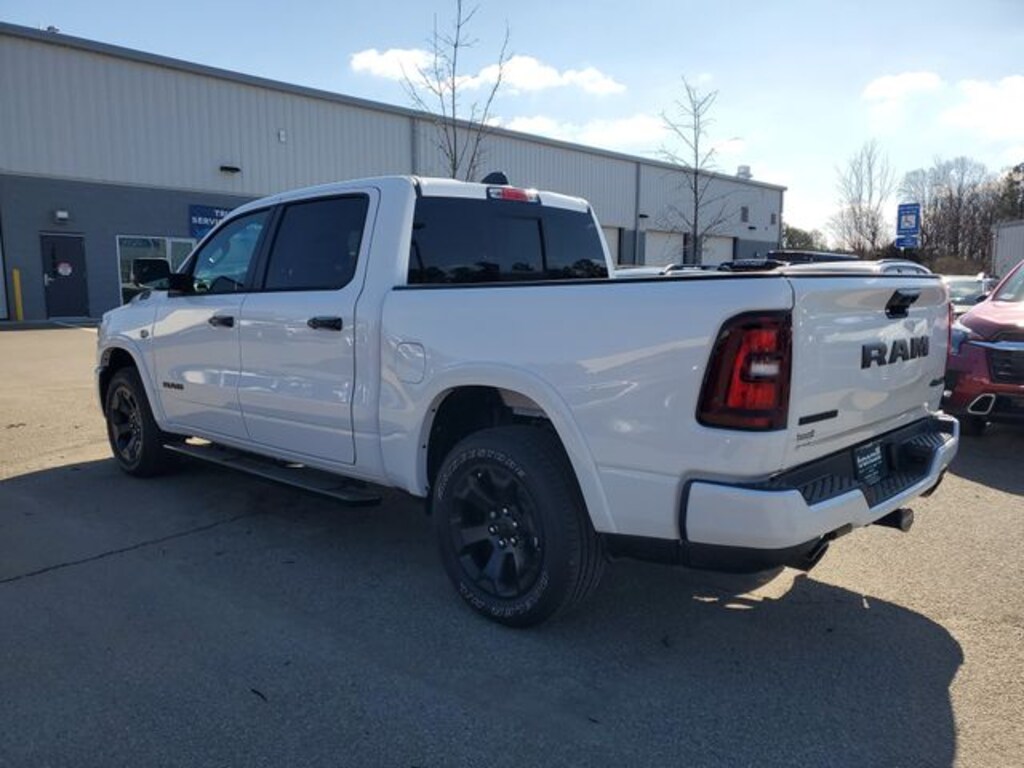 New 2026 Ram 1500 BIG HORN CREW CAB 4X4 5'7 BOX Pickup