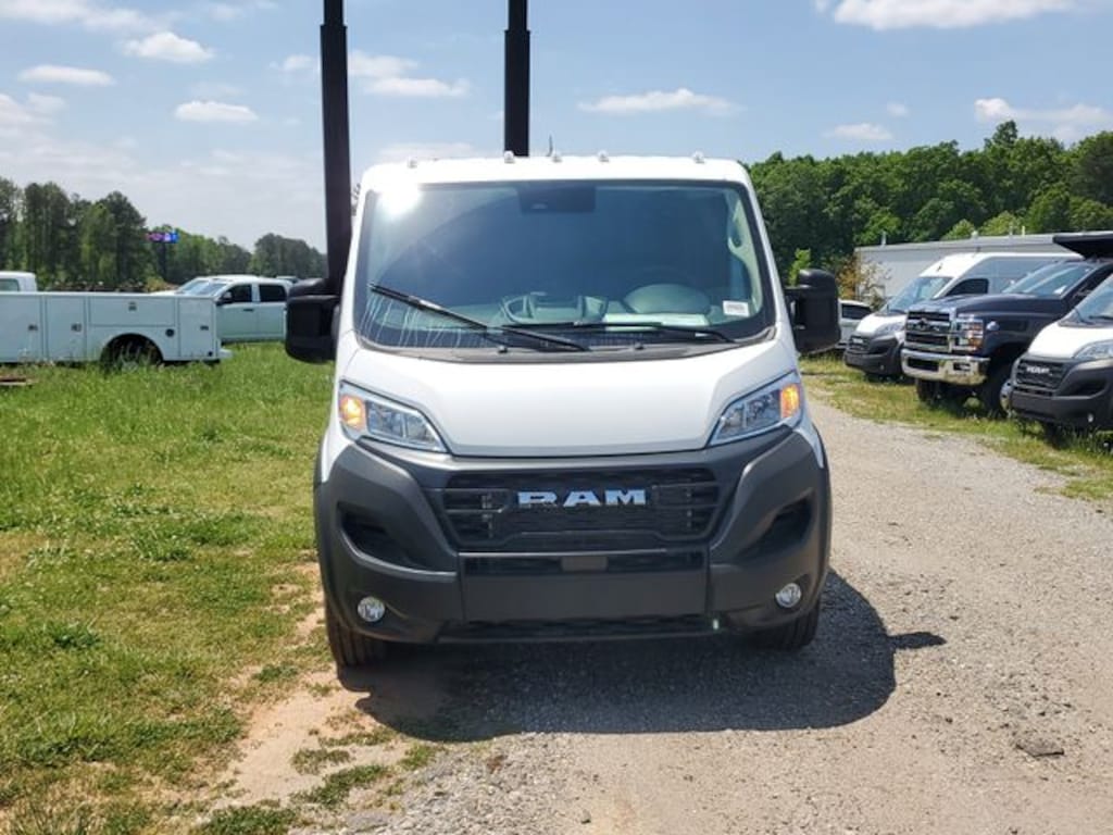 New 2025 Ram ProMaster PROMASTER 1500 TRADESMAN CARGO VAN LOW ROOF 136' W Cargo Van