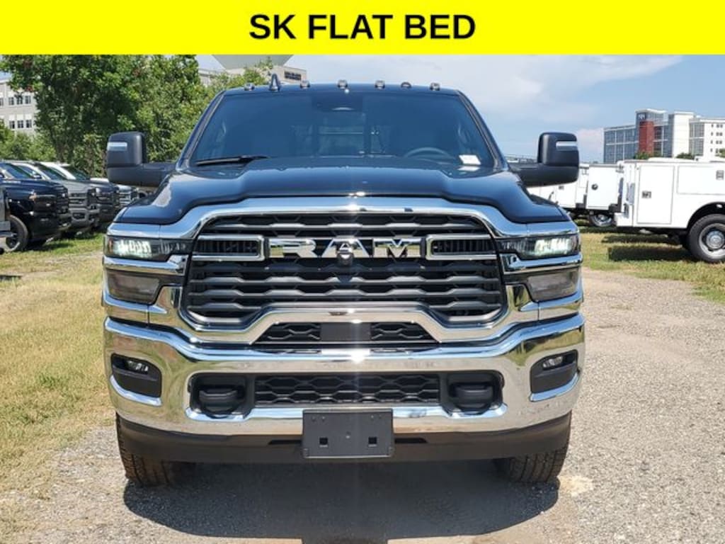 New 2025 Ram 3500 Chassis Cab 3500 TRADESMAN CREW CAB CHASSIS 4X4 60' CA Pickup
