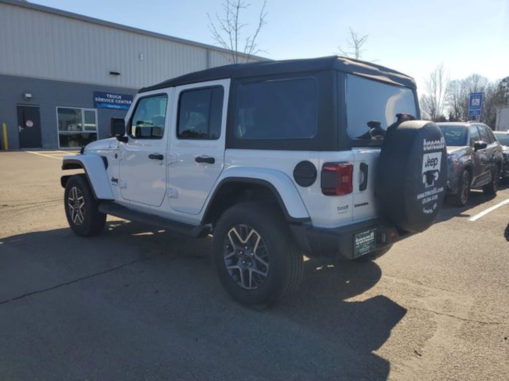 New 2026 Jeep Wrangler 4-DOOR SAHARA Sport Utility