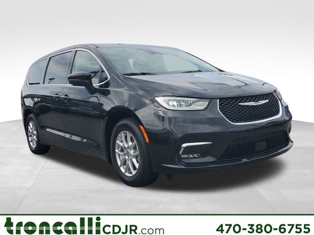 2023 Chrysler Pacifica Touring L's photo