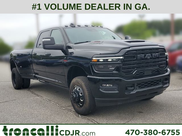 Diamond Black Crystal Pearlcoat 2026 RAM 3500 Pickup Truck Four-Wheel Drive 8-Speed Automatic