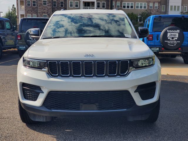 2025 Jeep Grand Cherokee Laredo photo 2