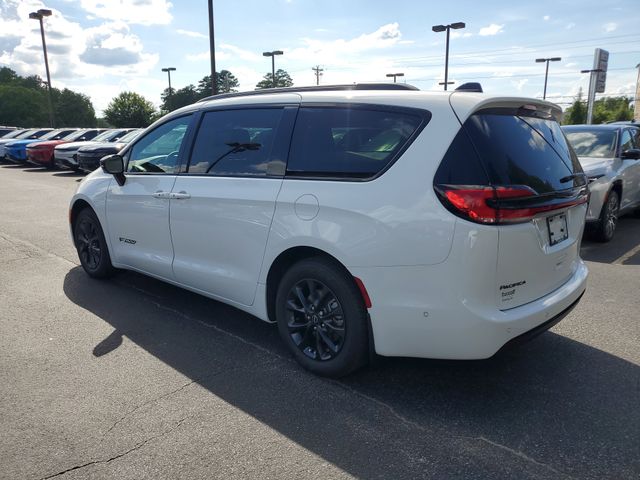 2025 Chrysler Pacifica photo 3