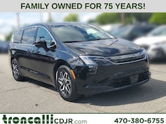 New 2027 Chrysler Pacifica LIMITED Passenger Van in Cumming GA