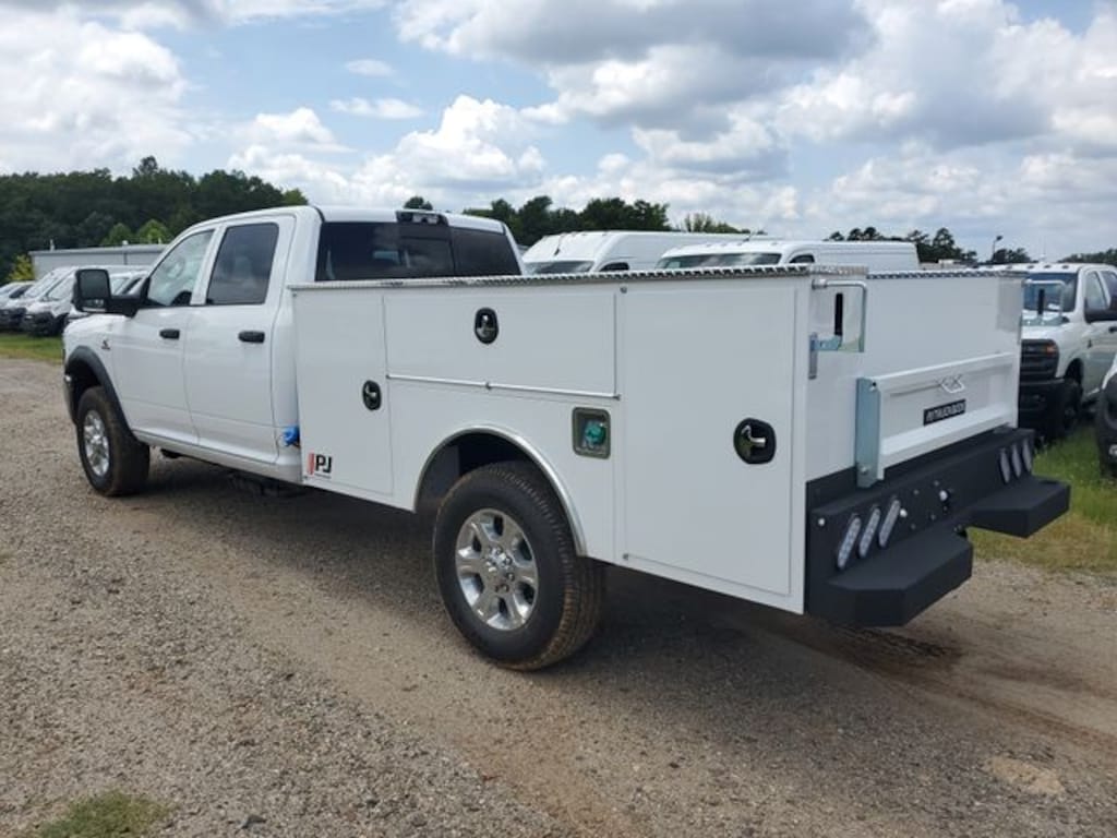 New 2025 Ram 3500 Chassis Cab 3500 BIG HORN CREW CAB CHASSIS 4X4 60' CA Pickup
