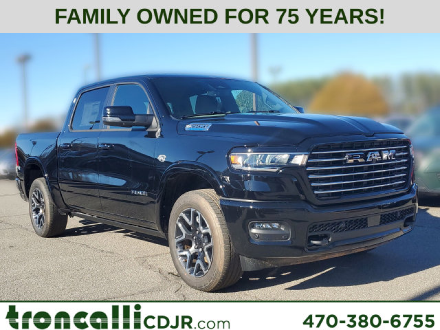 Diamond Black Crystal Pearlcoat 2026 RAM 1500 Pickup Truck Four-Wheel Drive 8-Speed Automatic