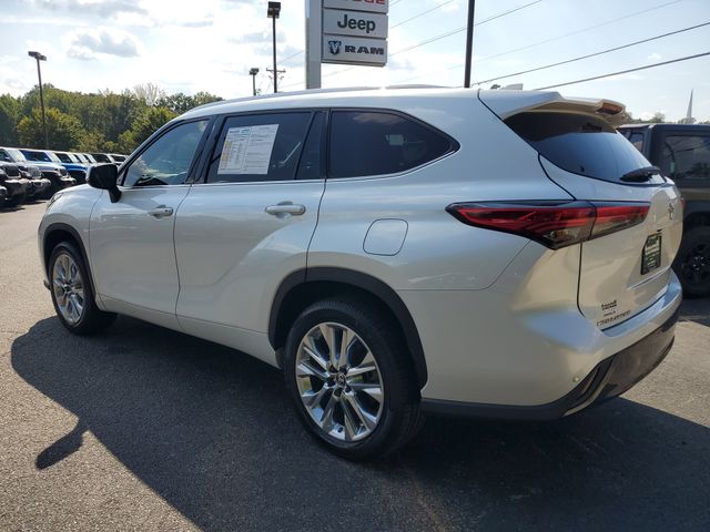 2023 Toyota Highlander XLE photo 2
